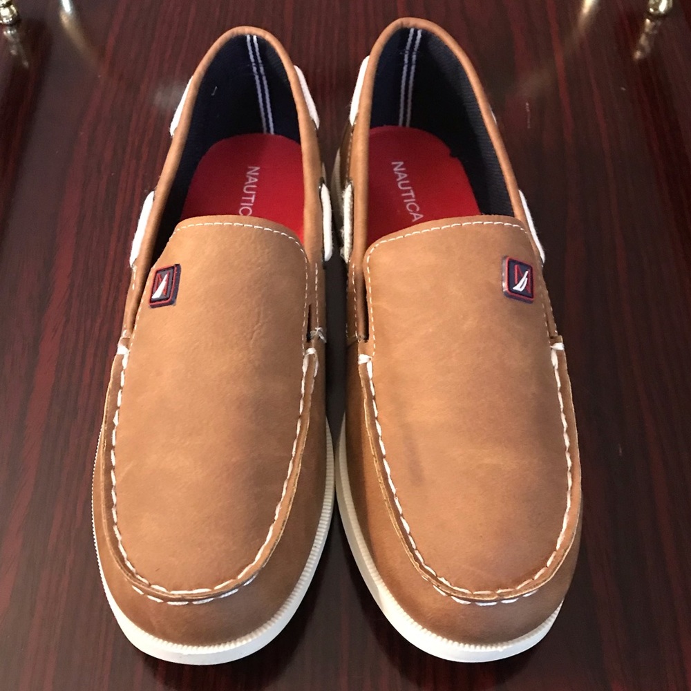 Woman’s Classic Nautica Tan White Rope Slip Ons! - Picture 15 of 15